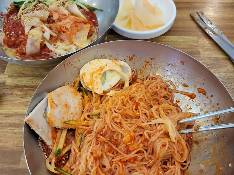 사철밀면